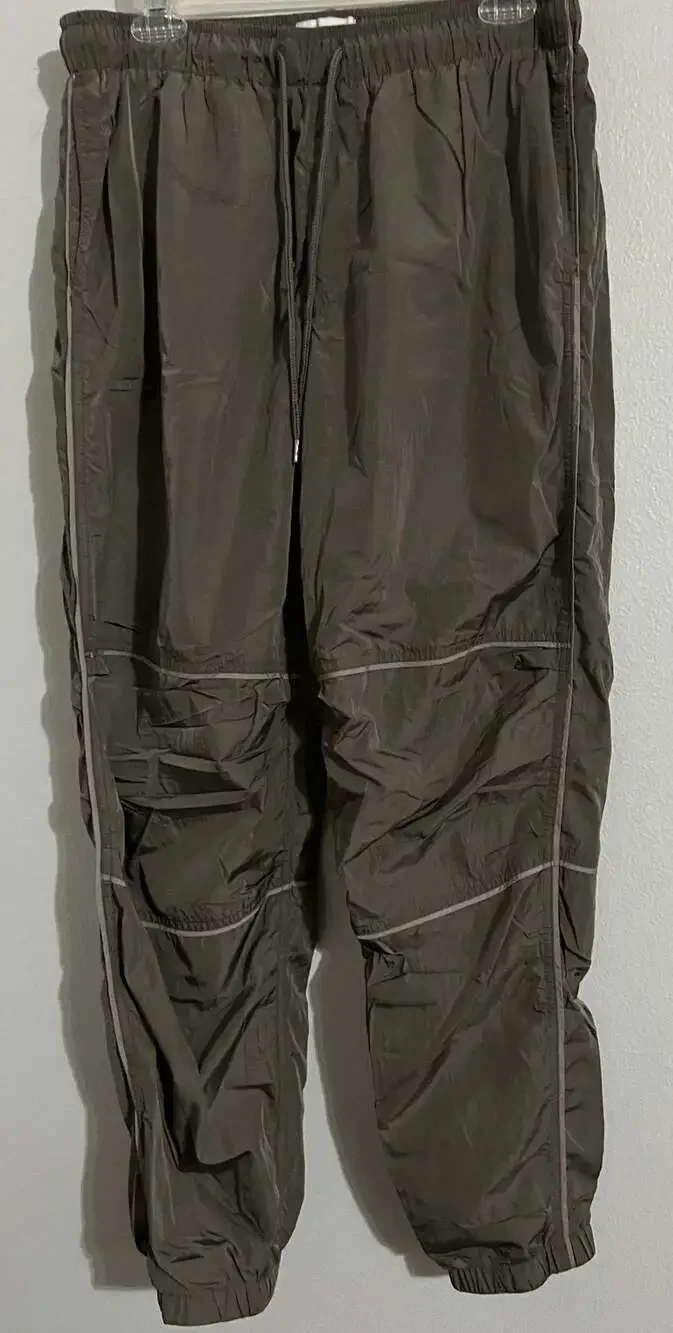 Urban Outfitters parachute pants /joggers fully mesh lined reflective Men’s Lg